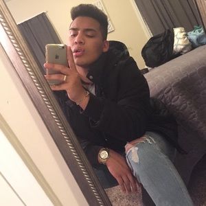 Meet your Posher, Moises